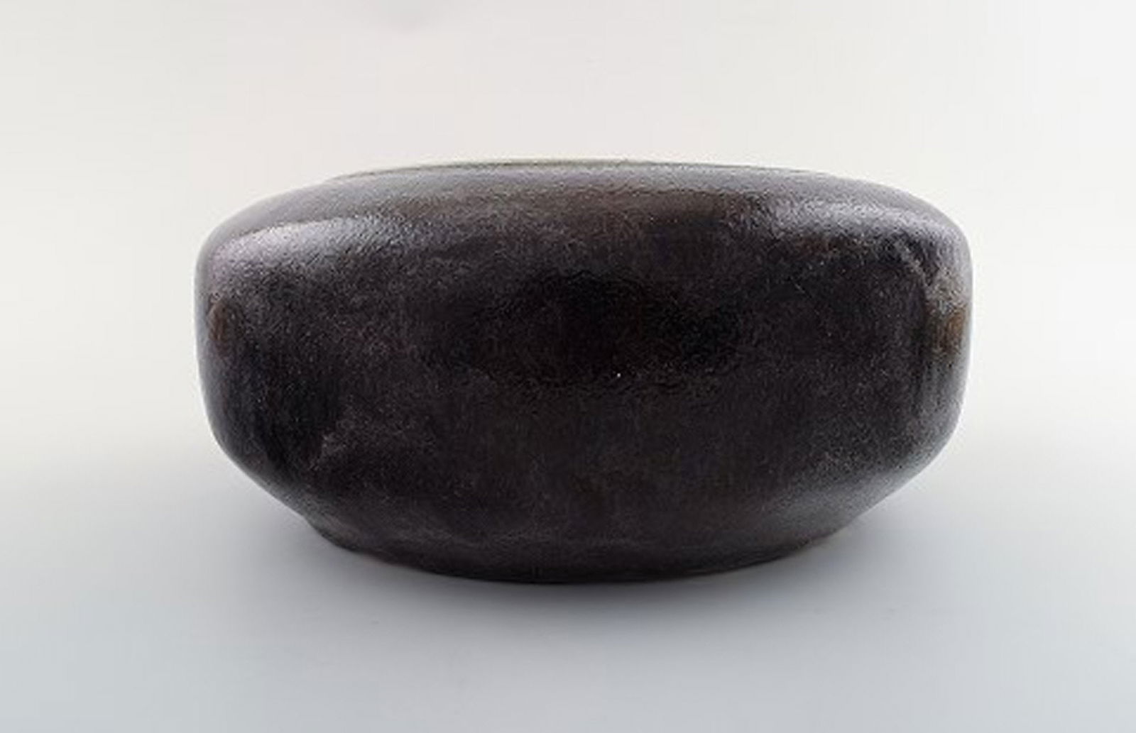 Royal Copenhagen unique large ceramic bowl, 1924. Beautiful bowl in oxblood glaze. - 2