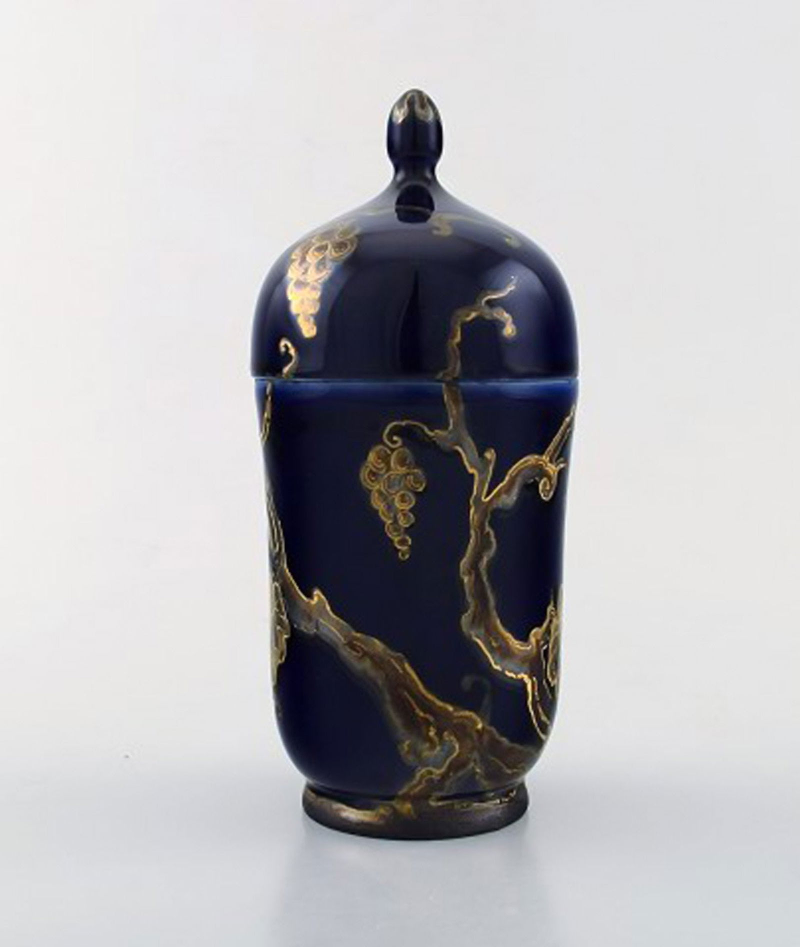 Karl Lindström and Nils Emil Lundström for Rörstrand. Lidded porcelain jar decorated - 2