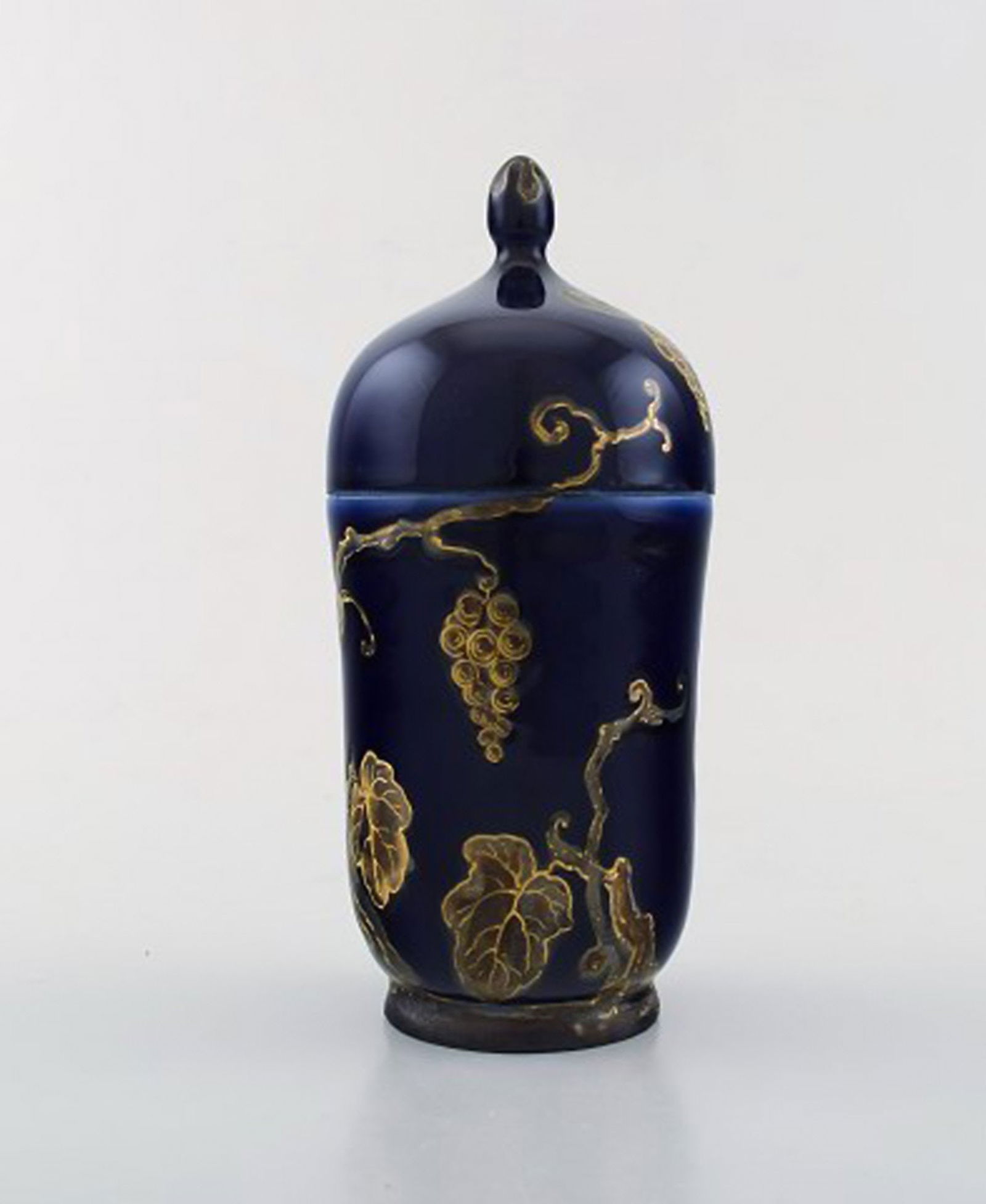 Karl Lindström and Nils Emil Lundström for Rörstrand. Lidded porcelain jar decorated - 3