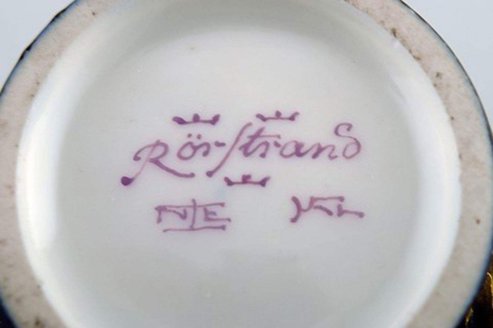 Karl Lindström and Nils Emil Lundström for Rörstrand. Lidded porcelain jar decorated - 7