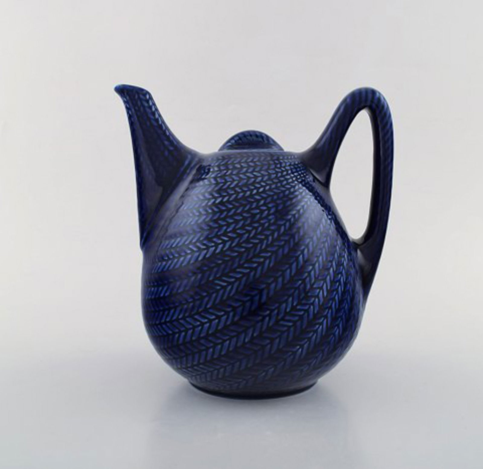 Hertha Bengtson for Rörstrand. "Blå eld" porcelain teapot. Beautiful deep blue glaze. - 2