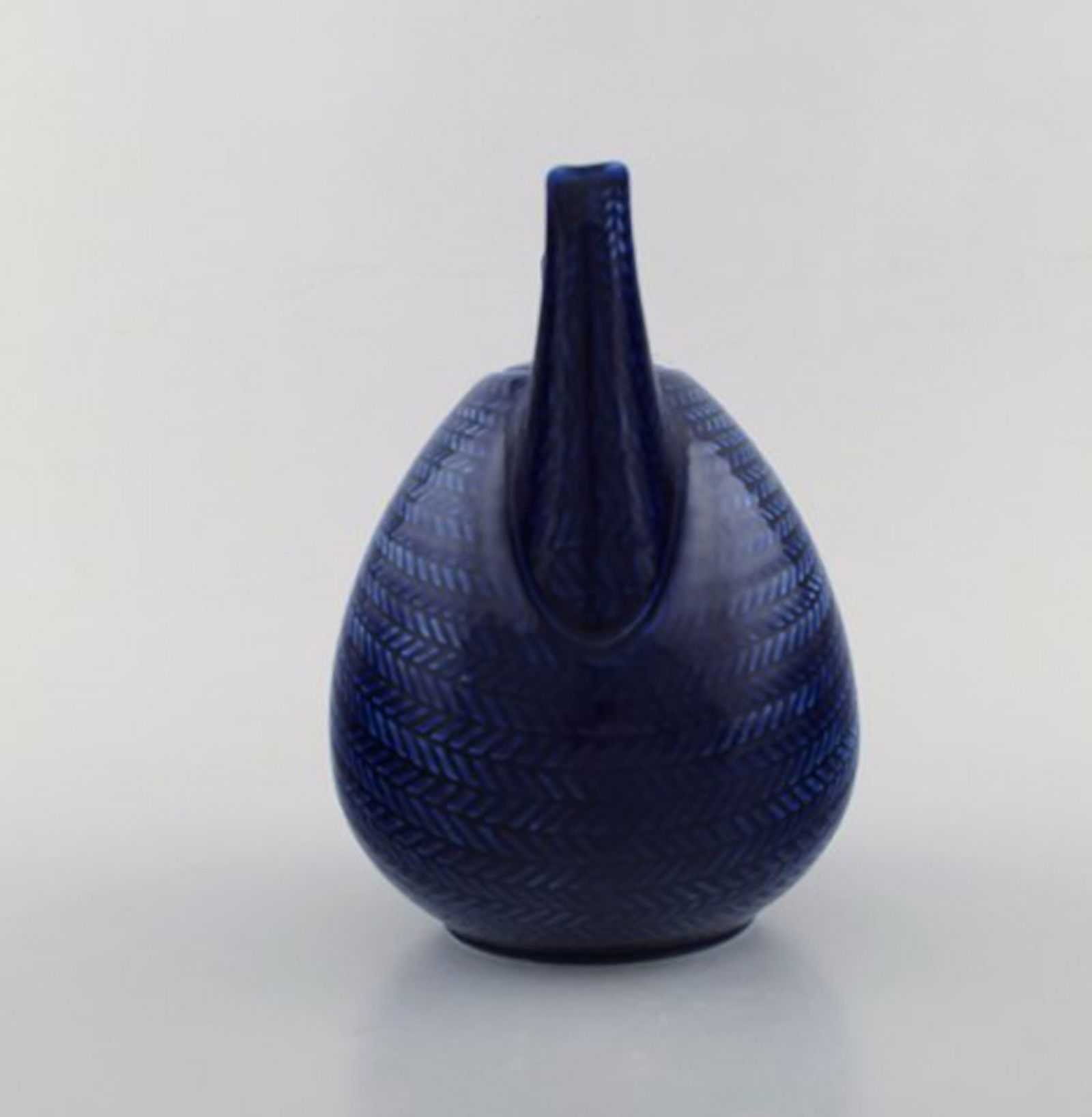 Hertha Bengtson for Rörstrand. "Blå eld" porcelain teapot. Beautiful deep blue glaze. - 3