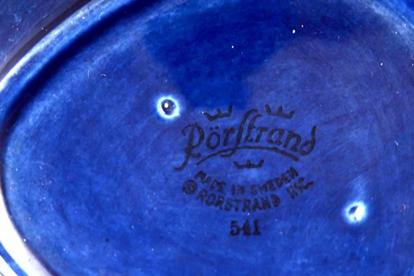 Hertha Bengtson for Rörstrand. "Blå eld" bowl in porcelain. Beautiful deep blue glaze. - 4