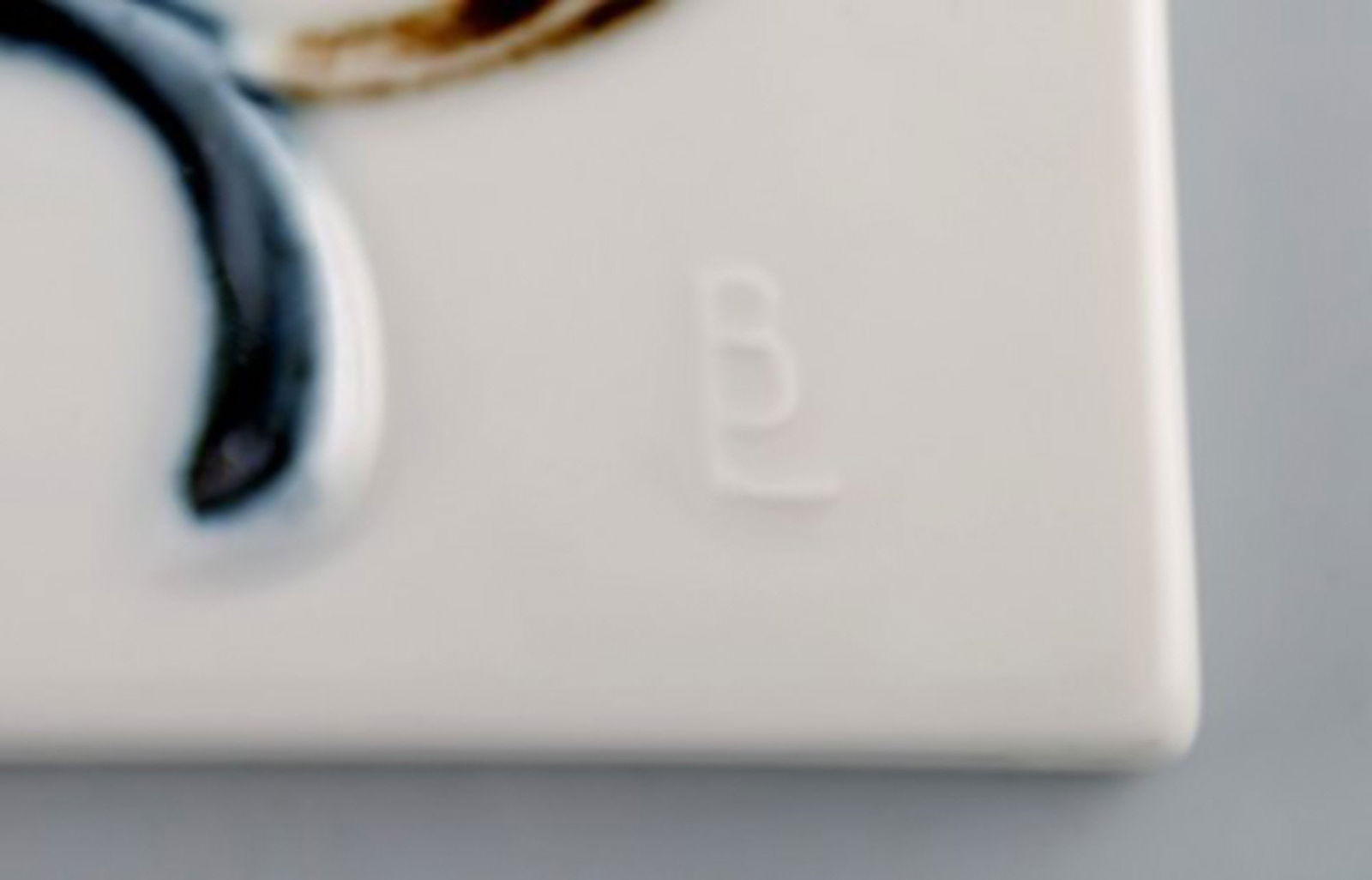 Bertil Lundgren for Rörstrand. "Gallery 2" wall plaque in glazed porcelain with butterfly. - 5