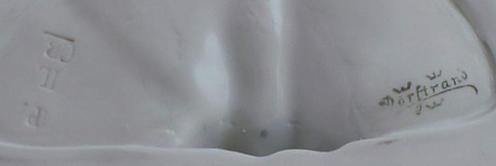 A pair of Art nouveau Rorstrand dishes with an insect. - 6