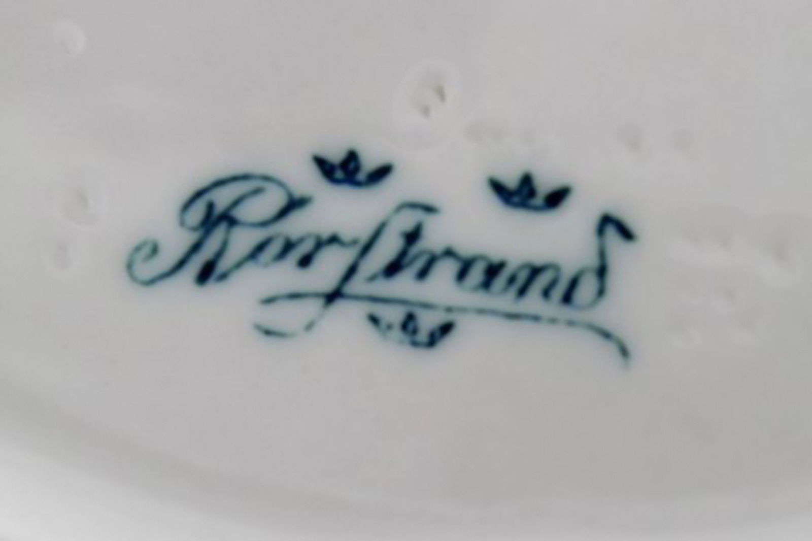 Vicken von Post for Rörstrand, Rare art deco figure in porcelain. Young woman on stone. - 8