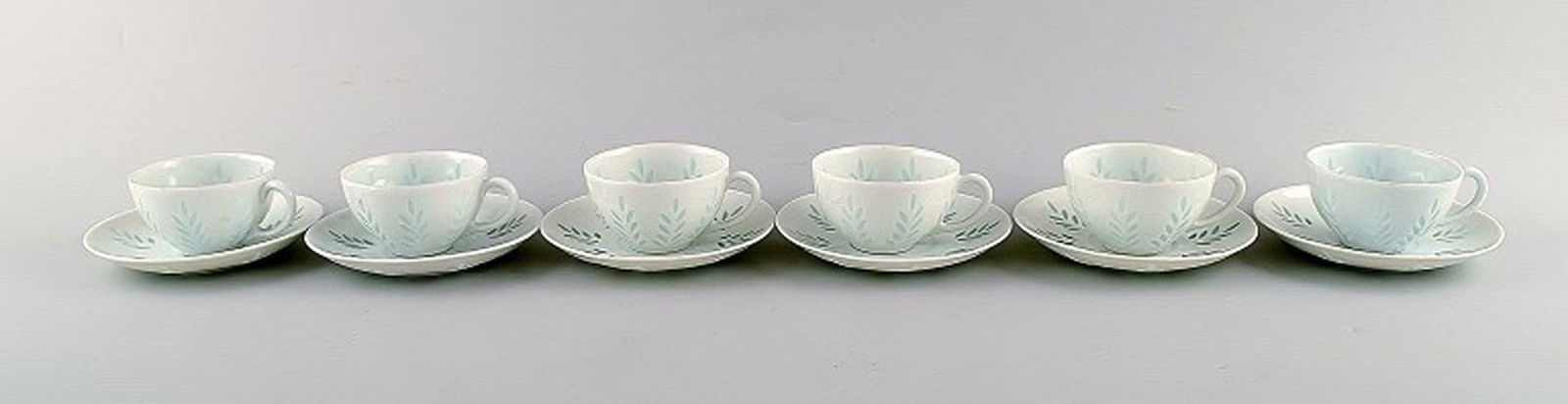 Freidl Holzer Kjellberg for Arabia. Complete 6 person coffee service in rice porcelain. Mid-1900. (1 of 5)