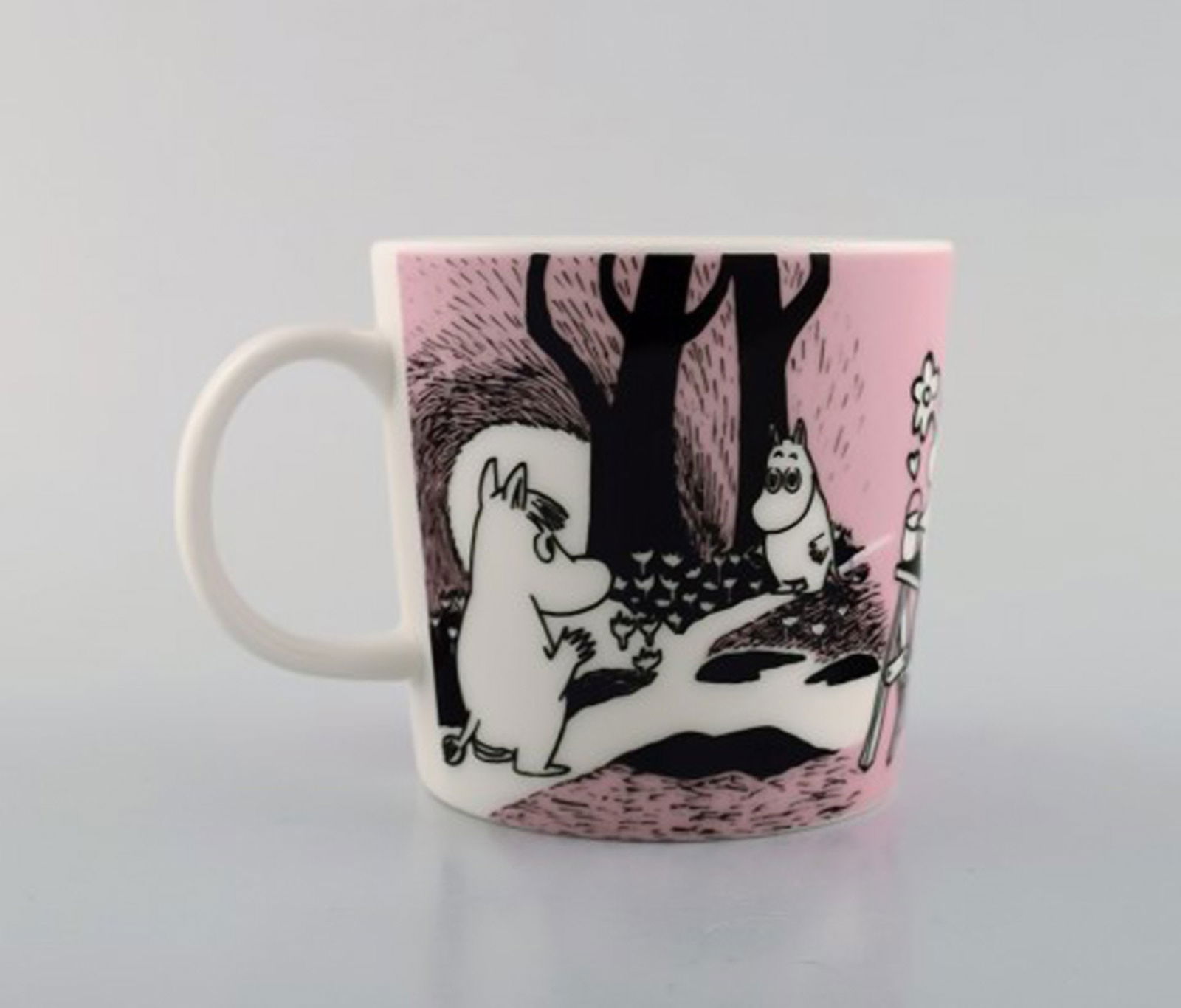 Arabia, Finland. Two cups in porcelain with motifs from "Moomin". Late 20th century. - 4