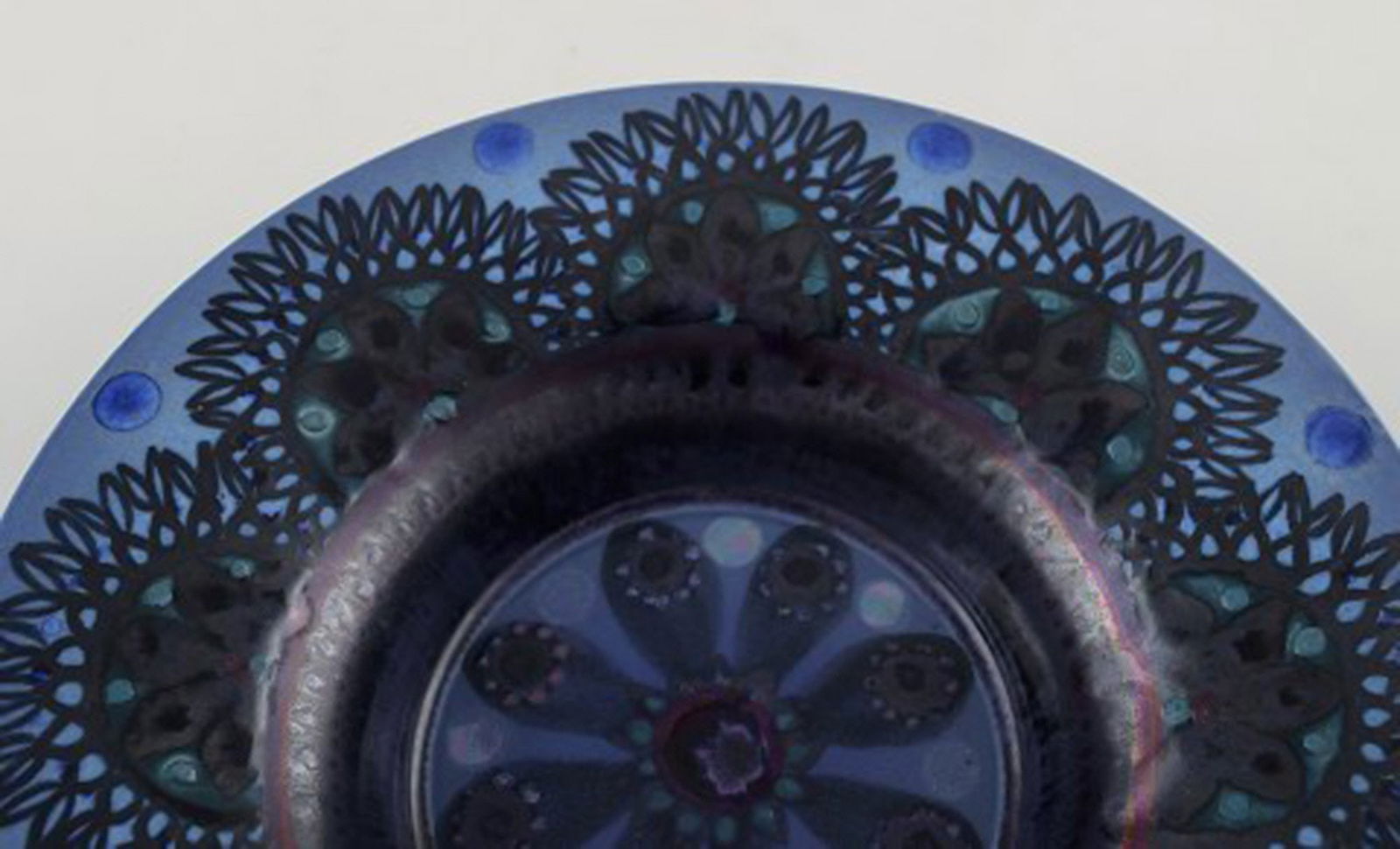 Friedl Holzer Kjellberg for Arabia. Bowl in glazed ceramics. Flowers and beautiful glaze in blue - 6