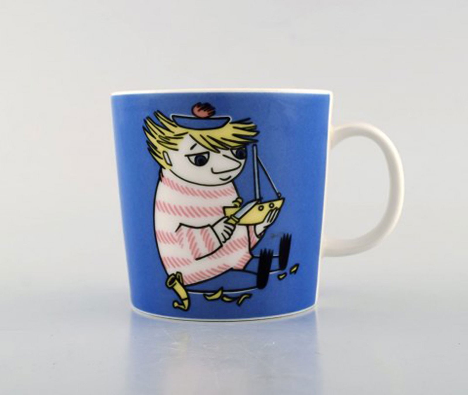 Arabia, Finland. Two cups in porcelain with motifs from "Moomin". Late 20th century. - 2