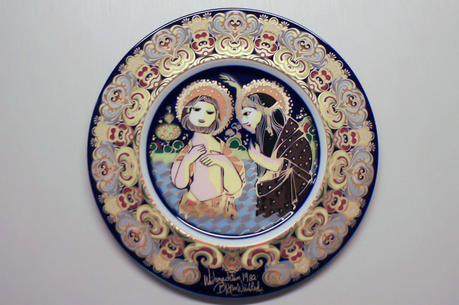 Rosenthal Wiinblad Christmas plate from 1982. (1 of 4)