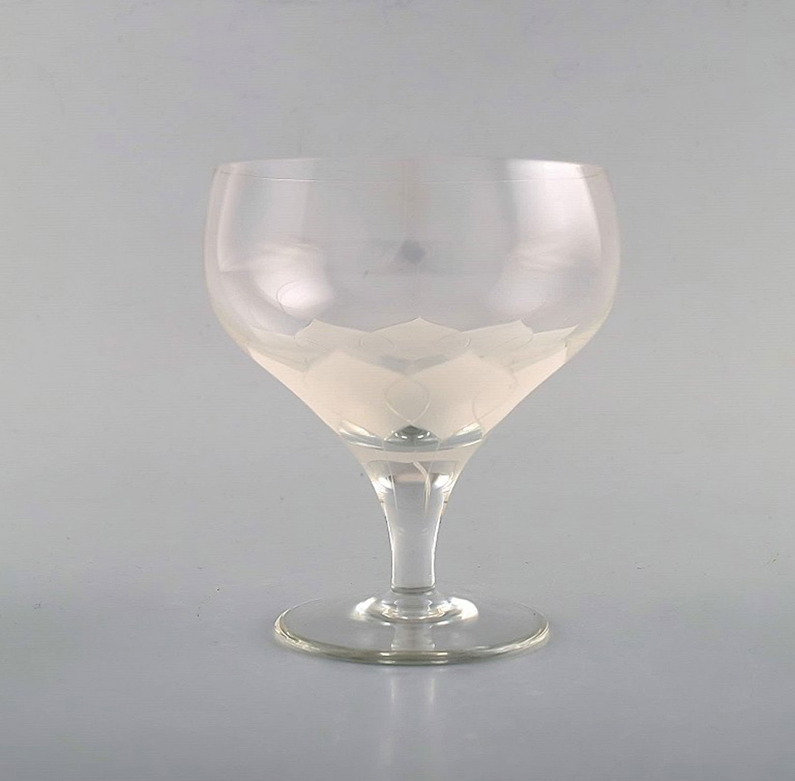 Bjørn Wiinblad (1918-2006) for Rosenthal. "Lotus" glass in clear art glass decorated with lotus (1 of 5)