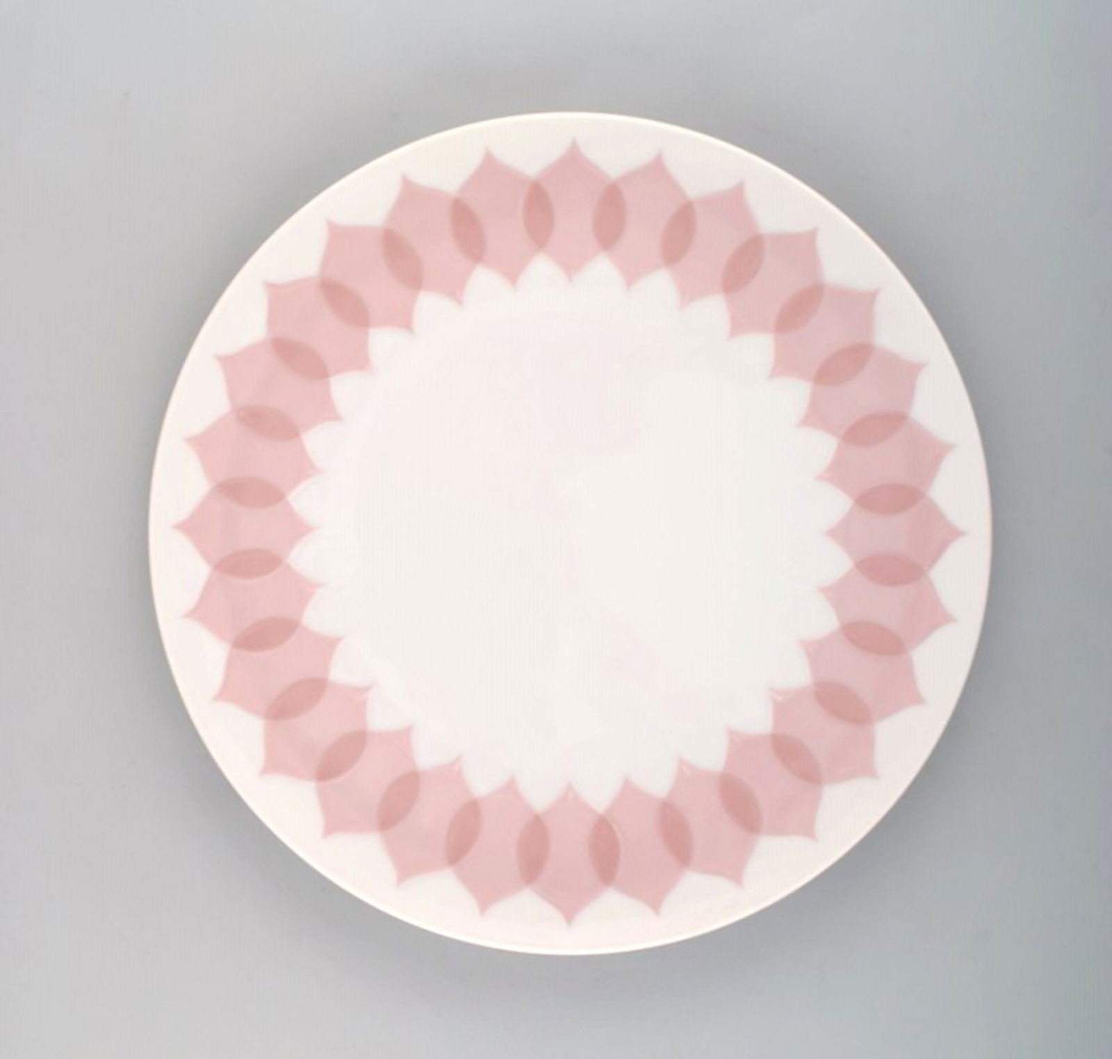 Bjørn Wiinblad for Rosenthal. "Lotus" porcelain service. Large round dish decorated with pink: Title: Bjørn Wiinblad for Rosenthal. "Lotus" porcelain service. Large round dish decorated with pink lotus leaves. 1980's. Description: Bjørn Wiinblad for Rosenthal. "Lotus" porcelain