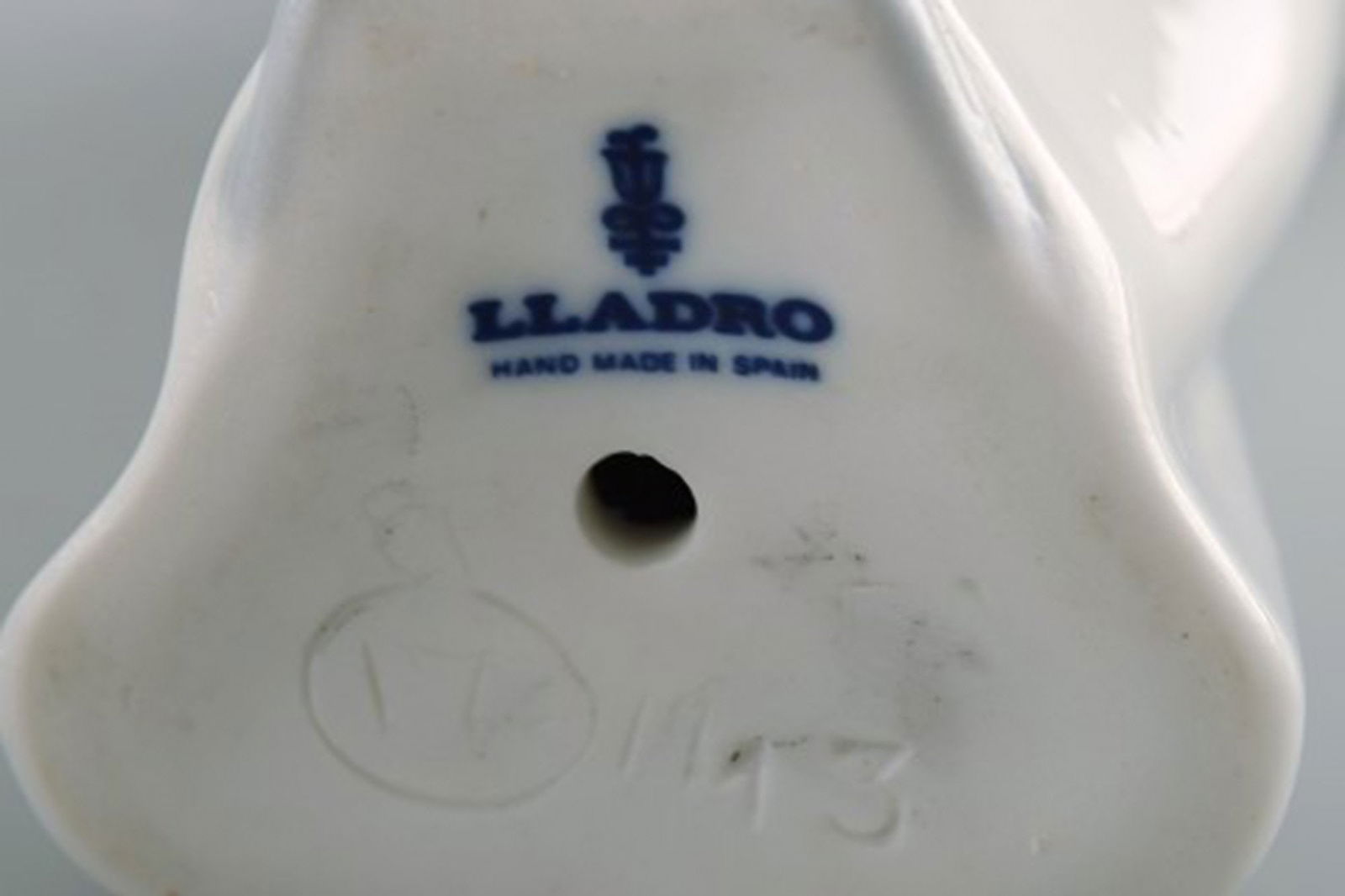 Lladro, Spain. Two child figures in glazed porcelain. 20th century. - 4