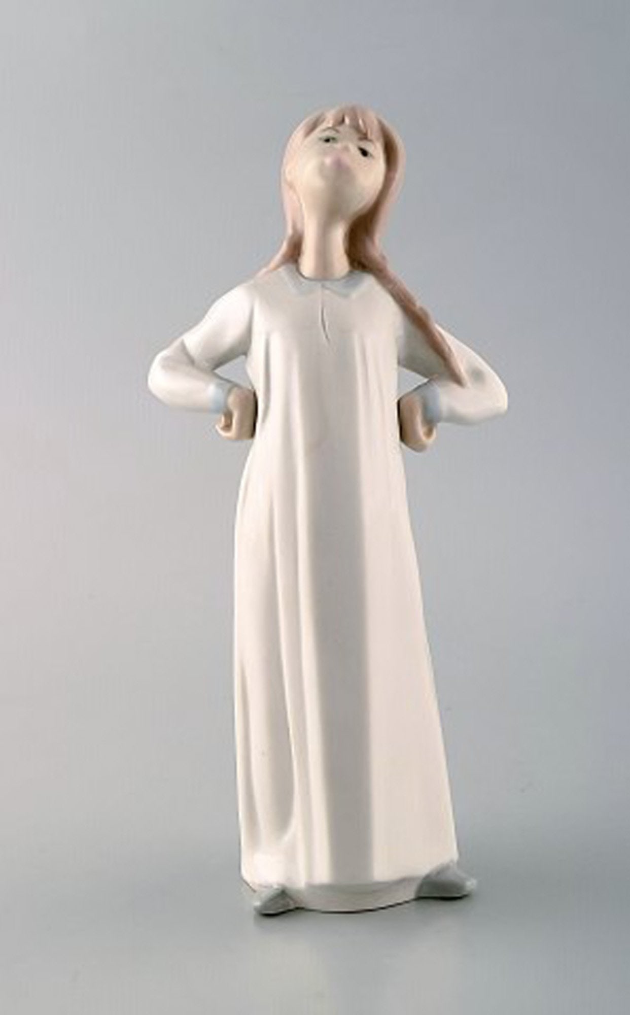 Nao and Lladro. Three porcelain figures. 20th century. - 6