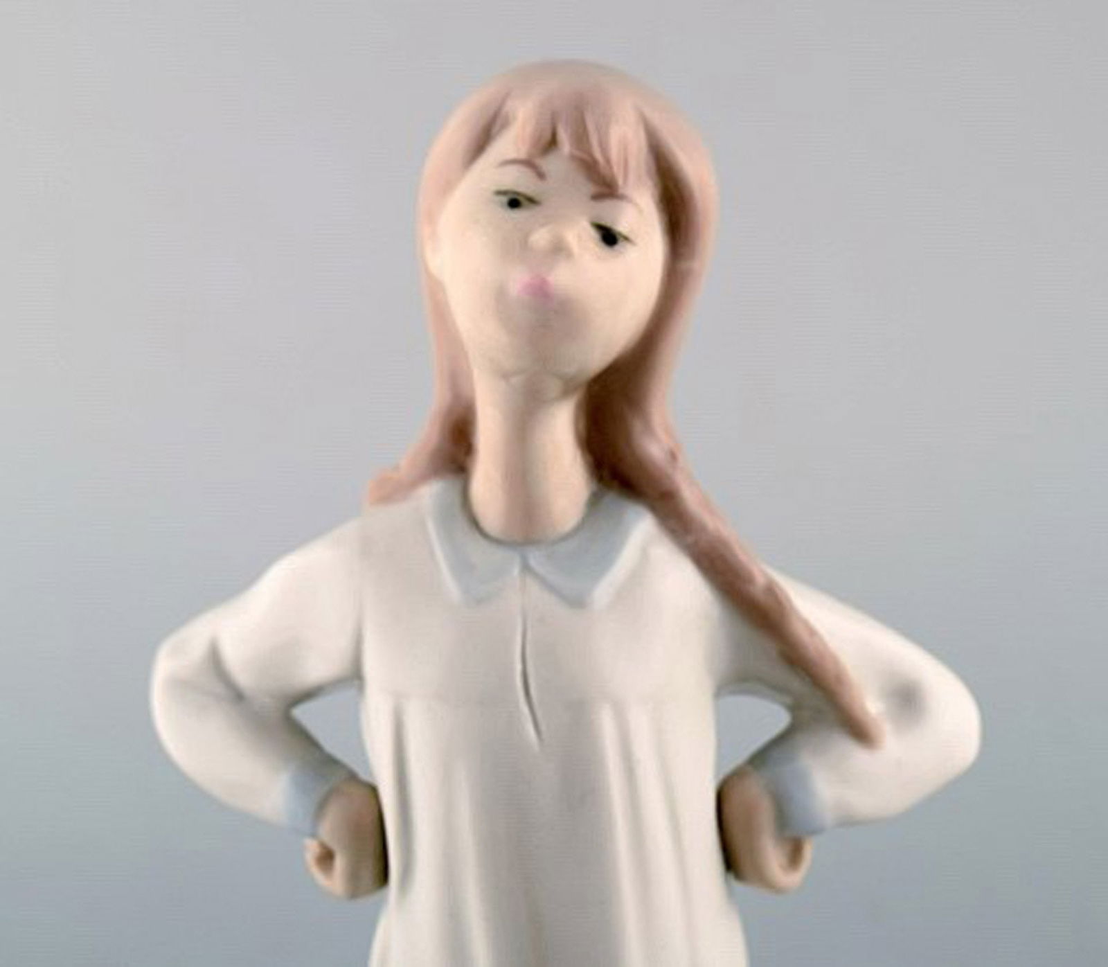 Nao and Lladro. Three porcelain figures. 20th century. - 7