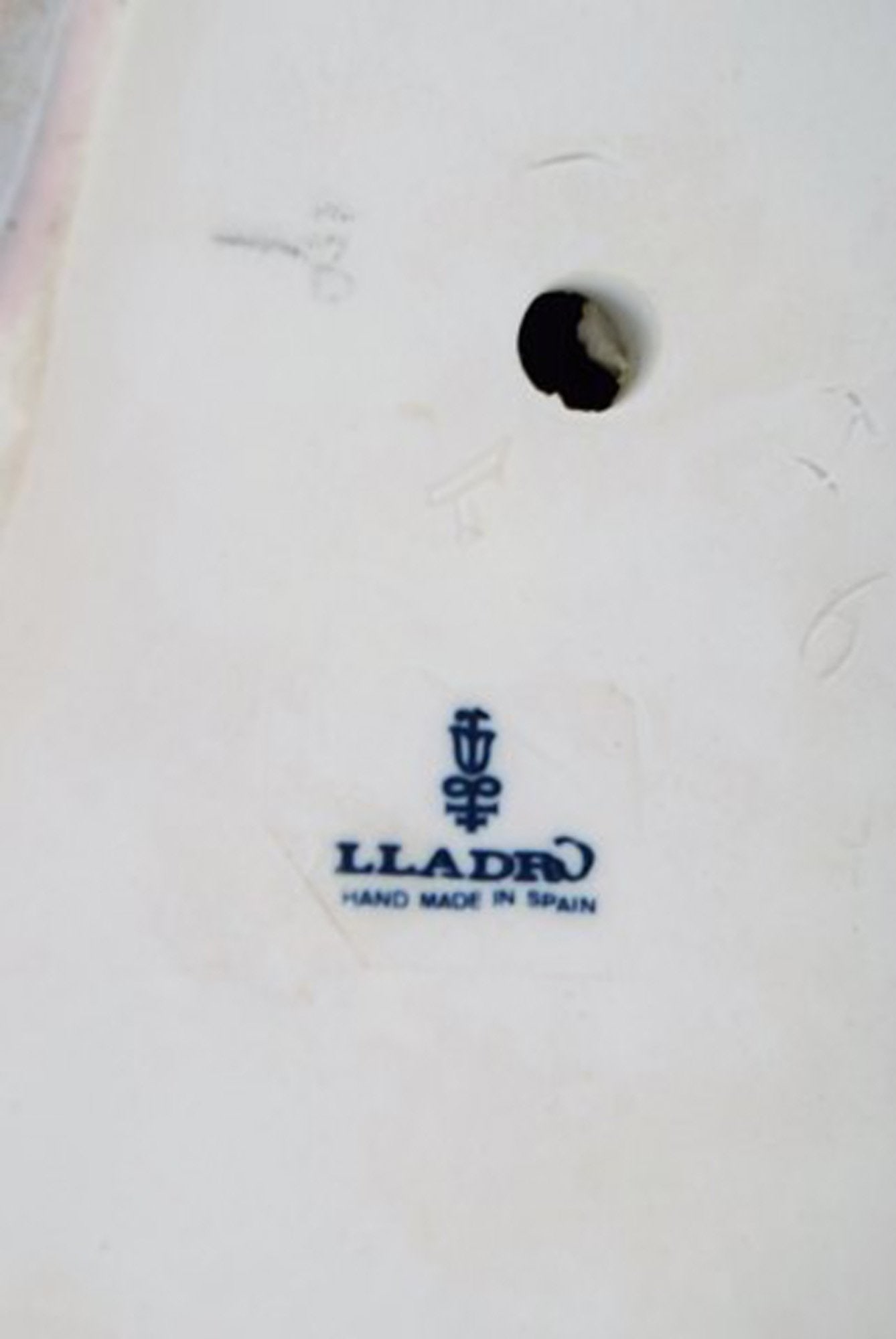 Lladro, Spain. Large sculpture in glazed ceramics. Sitting girl. 1980s. - 6