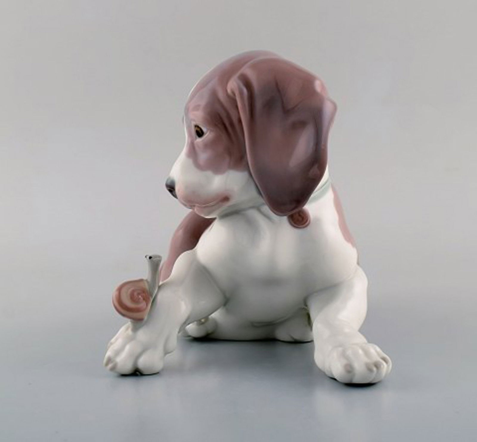 Lladro, Spain. Figure in glazed porcelain. Puppy and snail. 1980's. - 3