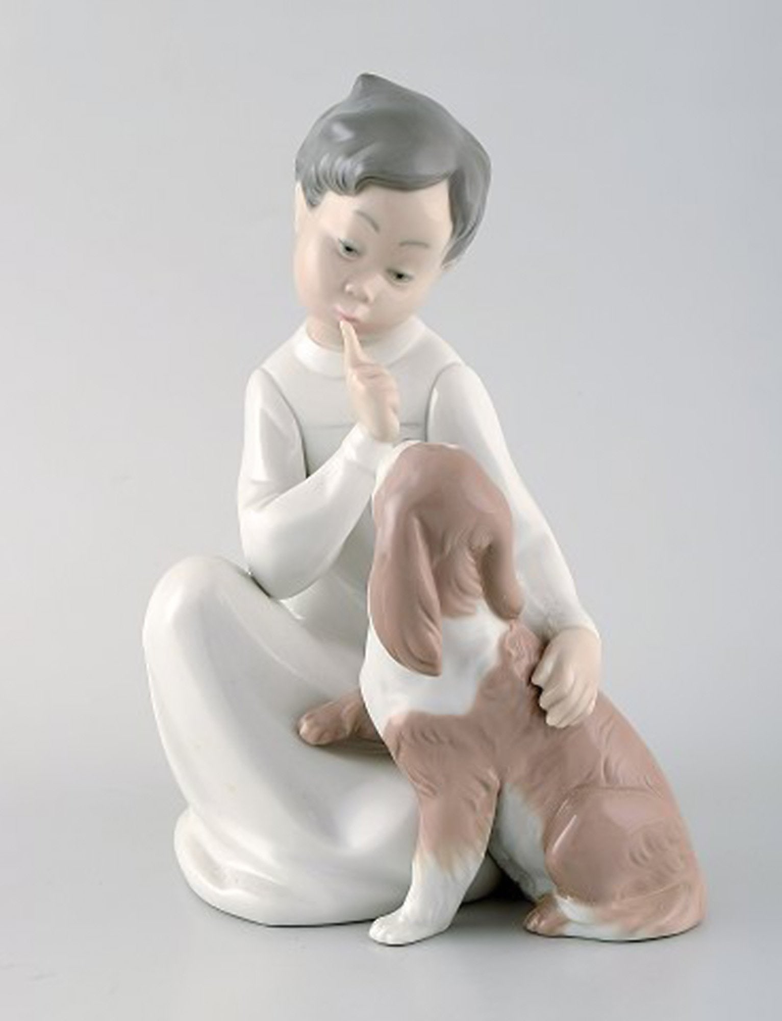 Lladro and Nao, Spain. Four porcelain figurines of children. 1980 / 90's. - 6