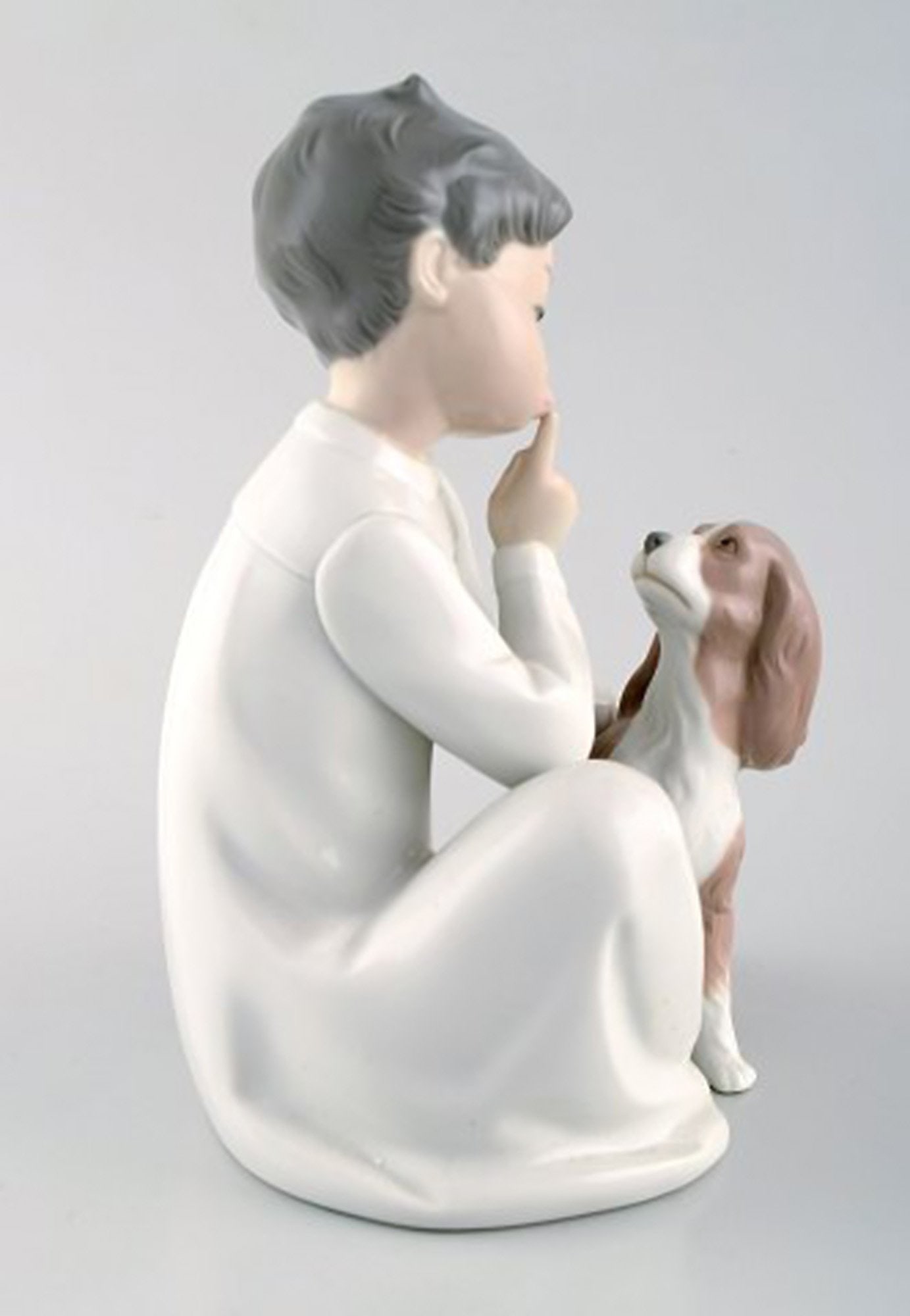 Lladro and Nao, Spain. Four porcelain figurines of children. 1980 / 90's. - 7