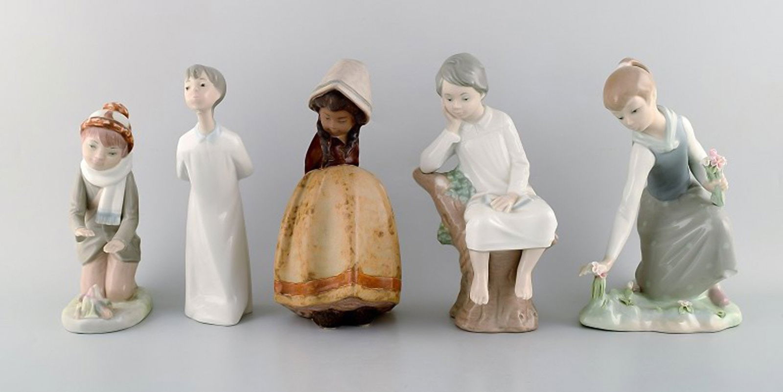 Lladro, Nao and Zaphir, Spain. Five porcelain figurines of children. 1980 / 90's. (1 of 10)