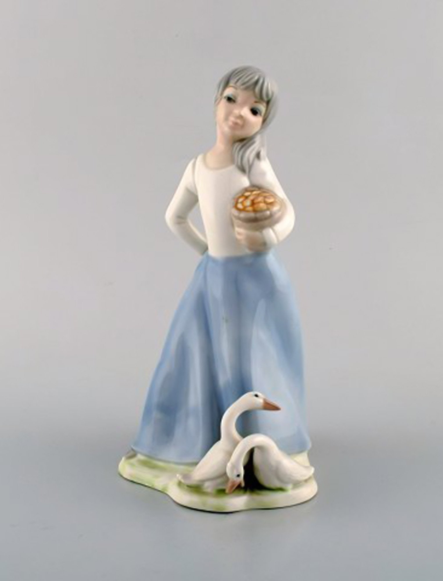 Lladro, Tengra and Zaphir, Spain. Four porcelain figurines of children. 1980 / 90's. - 4