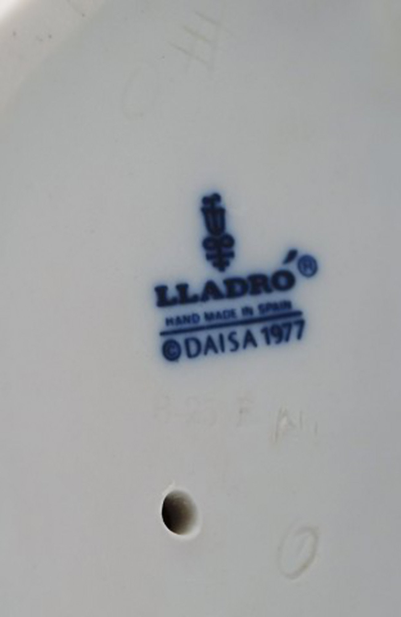 Lladro, Nao and Rex, Spain. Four porcelain figurines of young girls. 1970/80's. - 10