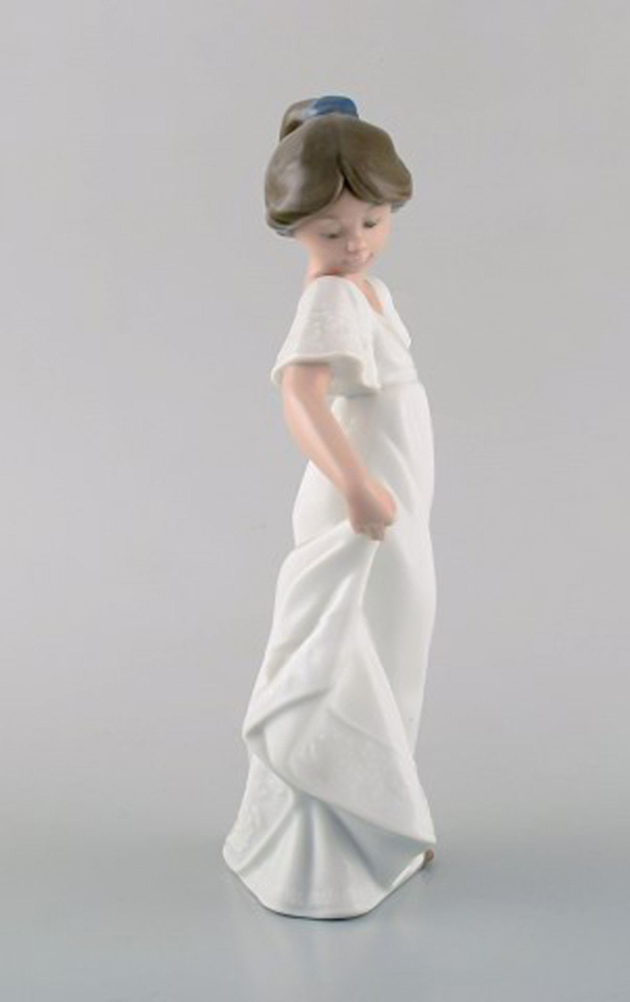 Lladro, Nao and Rex, Spain. Four porcelain figurines of young girls. 1970/80's. - 3