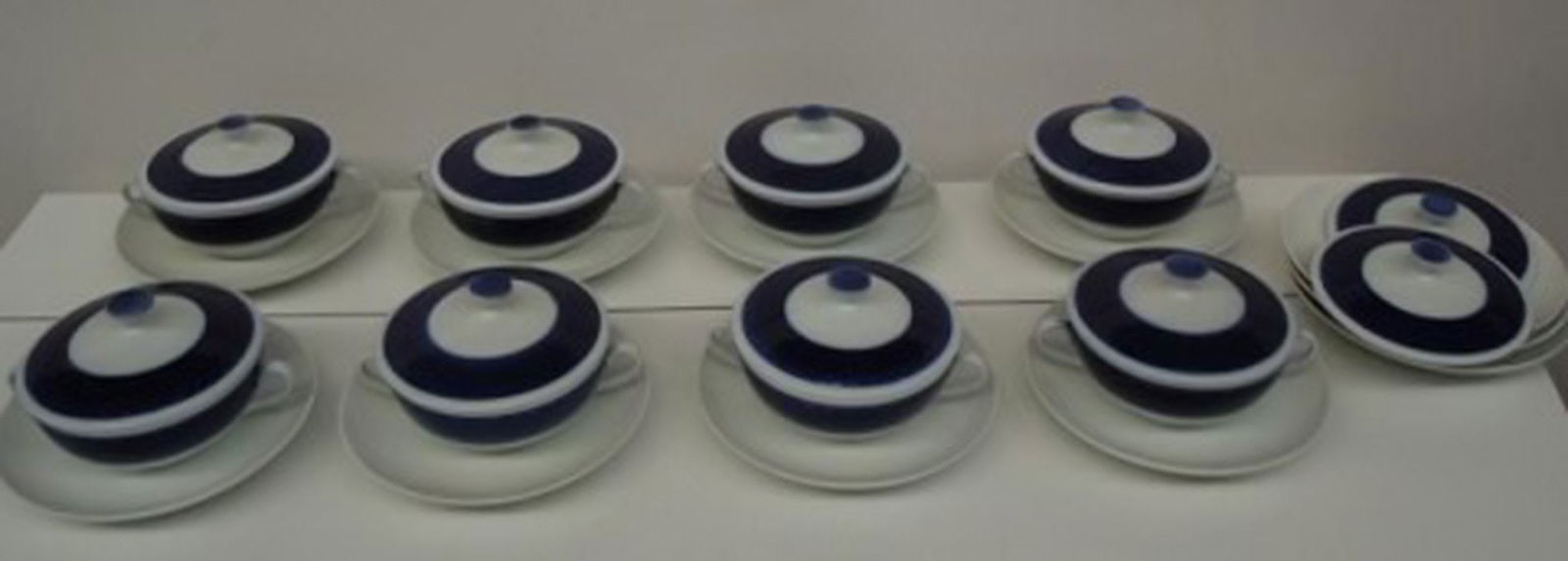 B&G, 8 bouillon cups in dark blue.: Title: B&G, 8 bouillon cups in dark blue. Description: B&G, 8 bouillon cups in dark blue, with lid and saucer. Including 2 extra lids and 3 plates. factory first, in perfect condition. Reserve: $294.