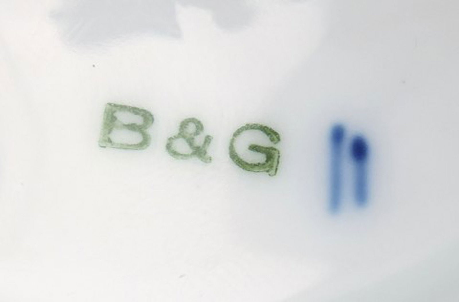 B & G Butterfly / Kipling lid to pot. - 3