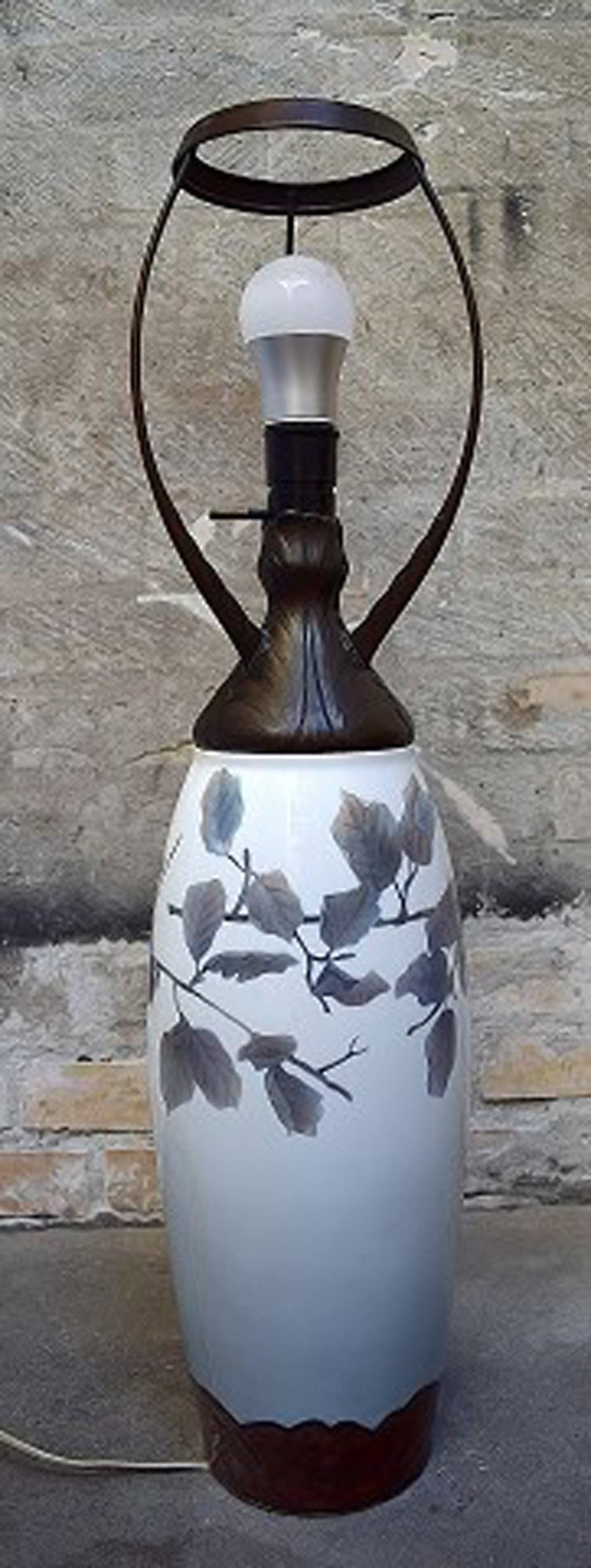 Harald Bing (1848 - 1924) for Bing & Grondahl unique art nouveau table lamp in porcelain. - 2