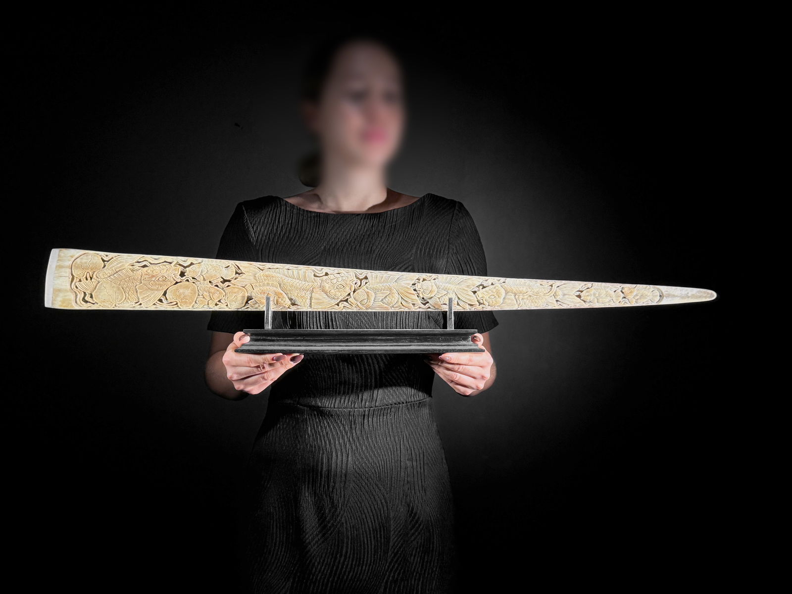 Wonderful large carved swordfish tusk - Japanese koi motif - 2