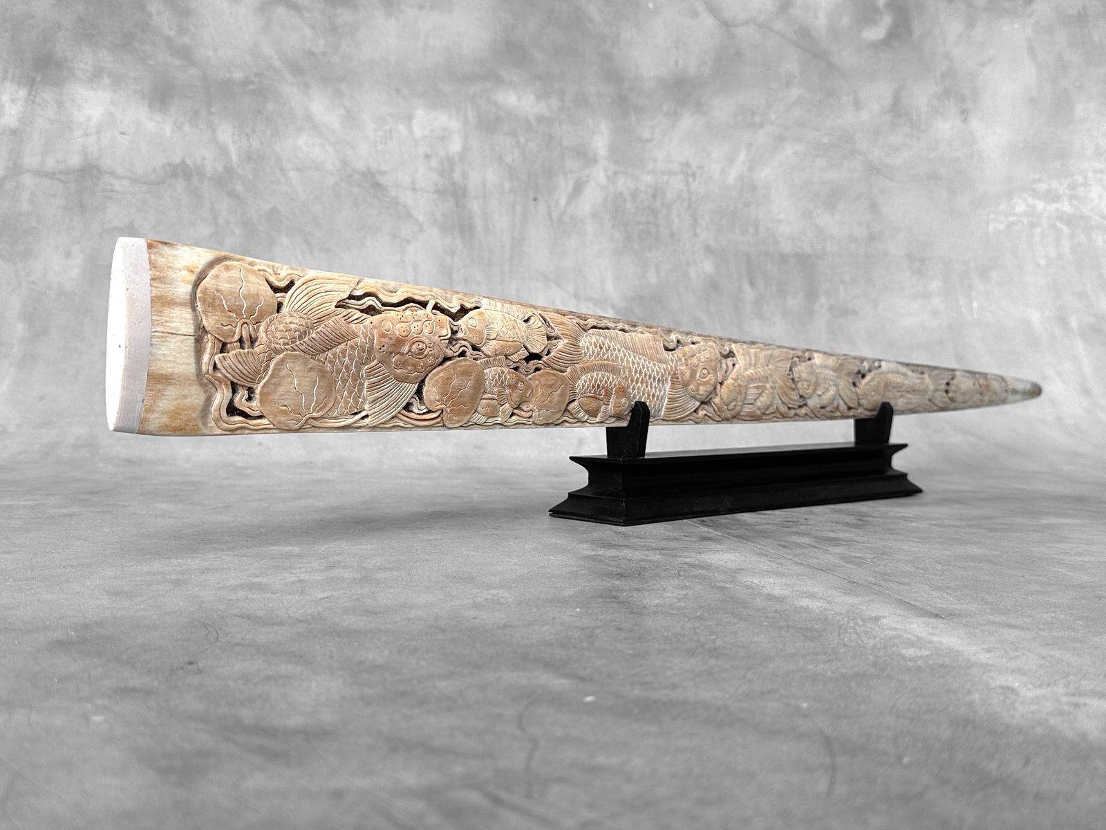 Wonderful large carved swordfish tusk - Japanese koi motif - 5