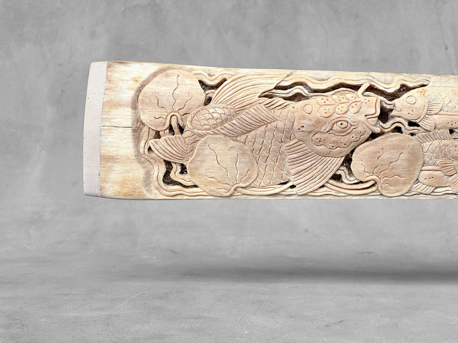 Wonderful large carved swordfish tusk - Japanese koi motif - 6