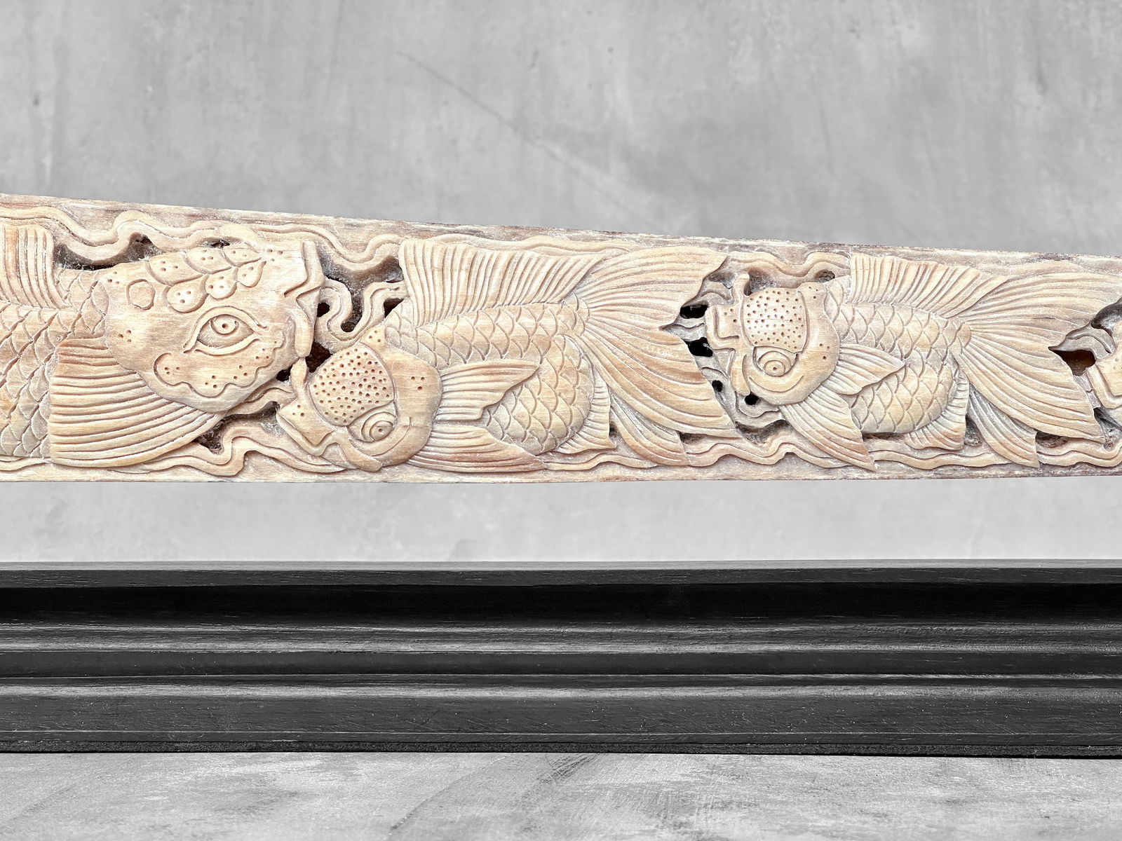 Wonderful large carved swordfish tusk - Japanese koi motif - 8