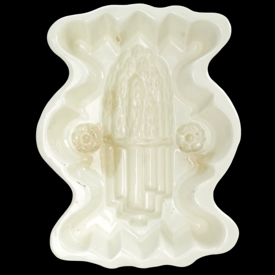 White Victorian Asparagus Food Mold 19th C: Title:White Victorian Asparagus Food Mold 19th CSize:6 1/4 in (15.9 cm) long x 4 3/4 in (12.1 cm) wide x 2 1/4 in (5.7 cm) tall.Description:A deep design of asparagus decorates this antique food