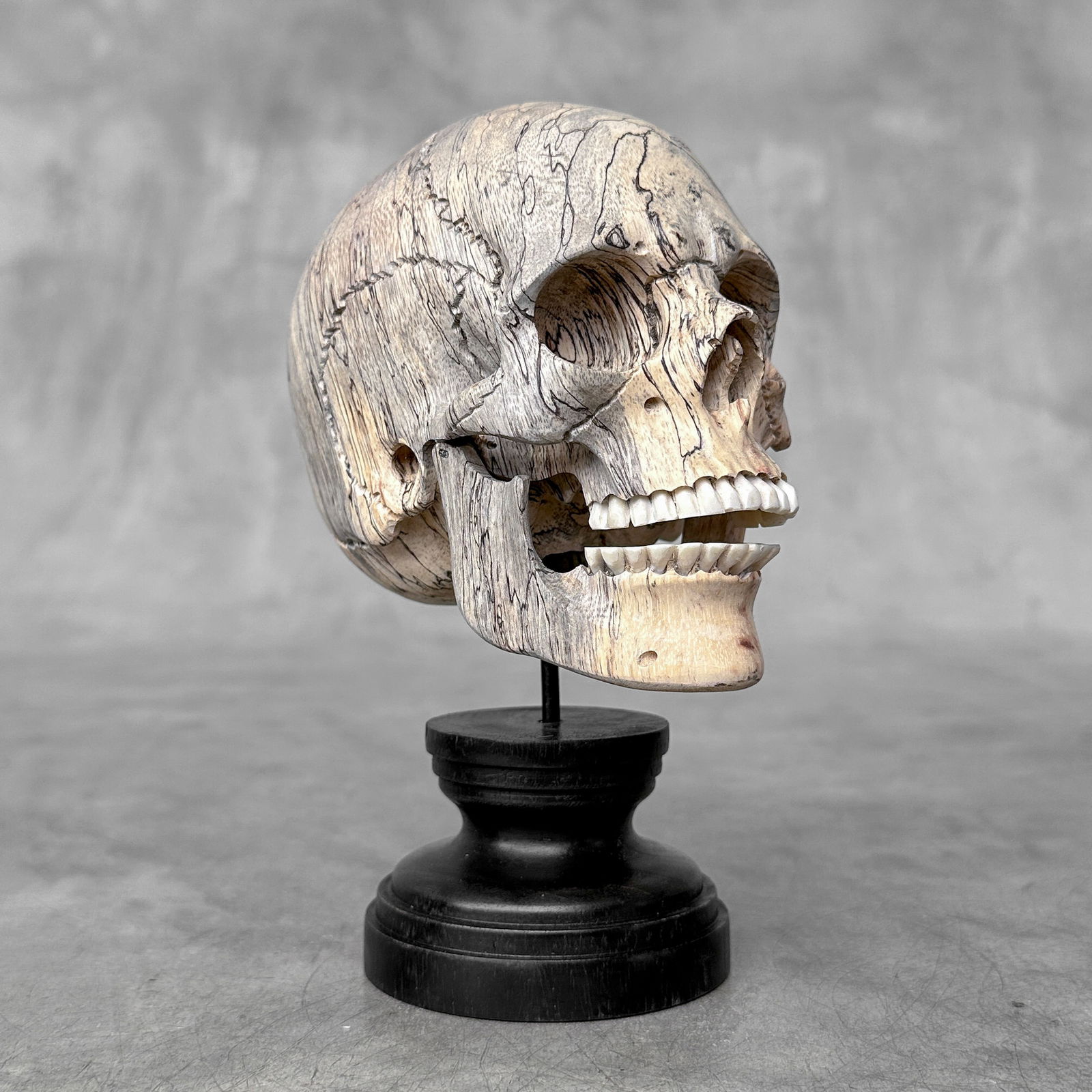 Wonderful human skull with a beautiful grain on a custom stand - 8