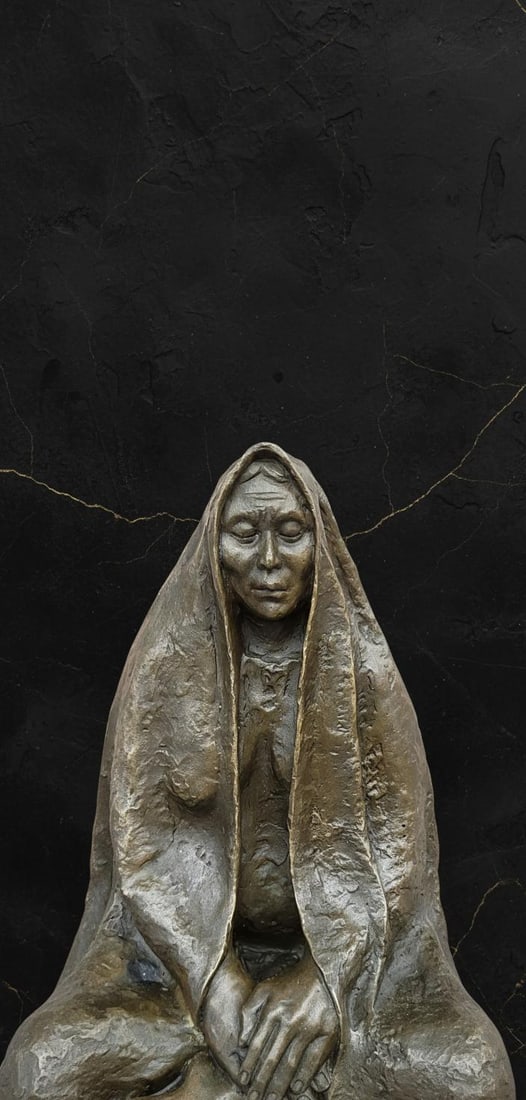 Signed Thomas Bronze Sculpture of a Meditating Native American Shaman Figure - 6