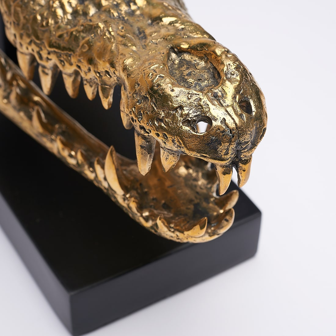 Fine bronze statue of a crocodile skull - 9