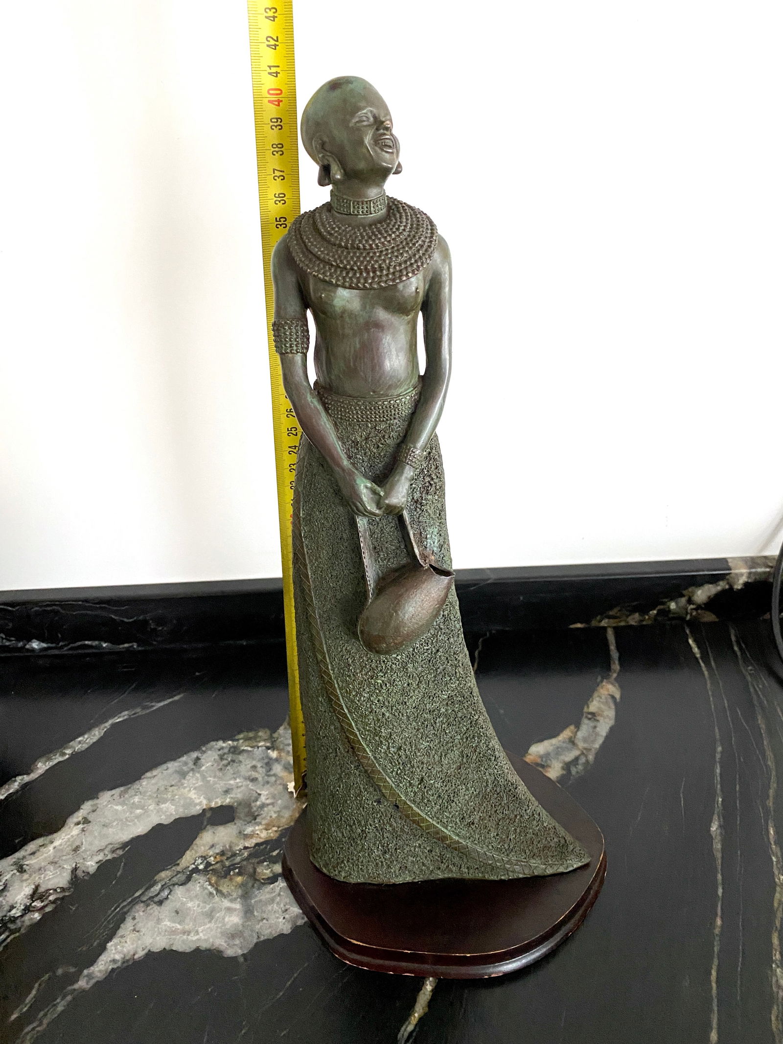 Remarkable Vintage Bronze Statue shaped like an African Woman - 8