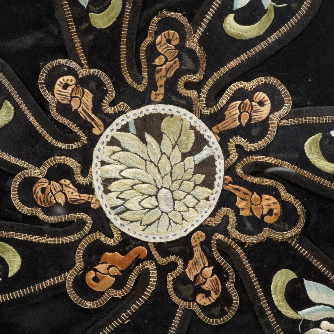 Framed 1920s Embroidered Chinese Silk Hat - 3