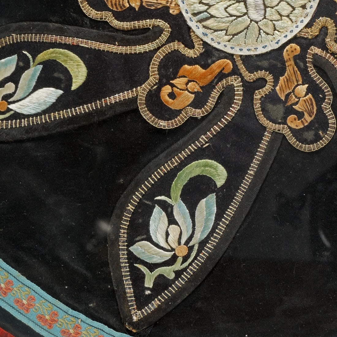 Framed 1920s Embroidered Chinese Silk Hat - 4