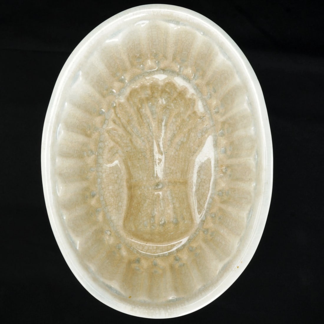 White Victorian Food Mold Wheat Sheaf: Title:White Victorian Food Mold Wheat SheafSize:7 1/2 in (19.1 cm) long x 5 1/2 in (14.0 cm) wide x 3 1/2 in (8.9 cm) tall.Description:A very heavy white ironstone ceramic food mold with a wheat