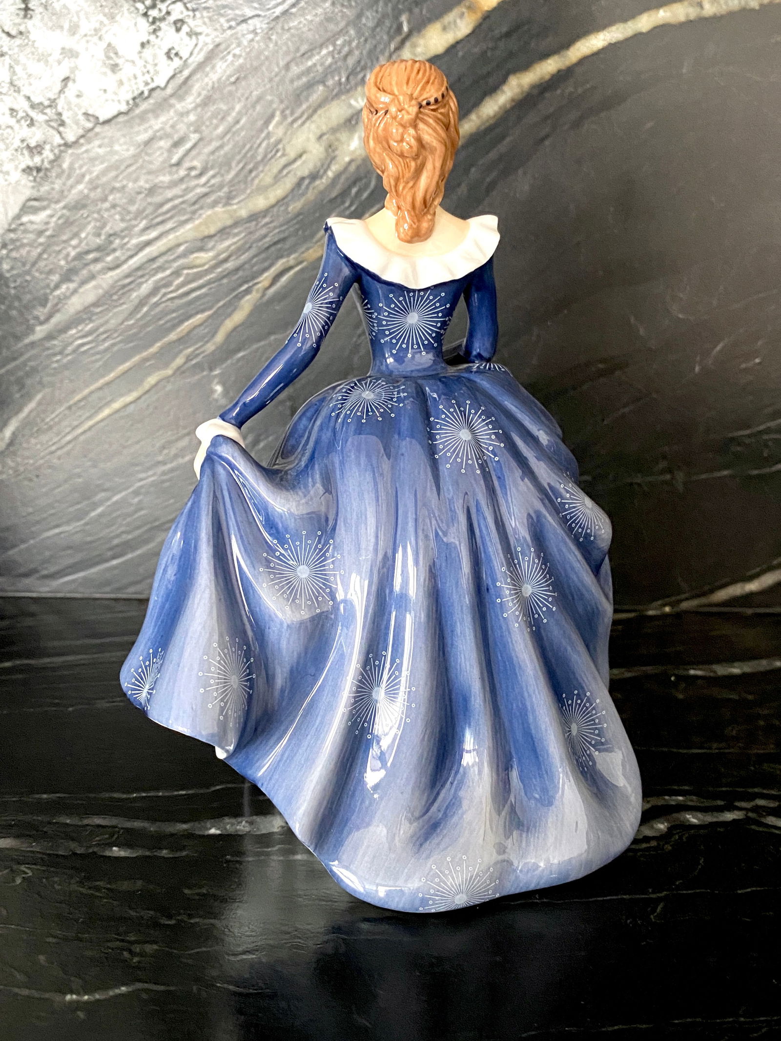 Royal Doulton figure Fragrance HN4931 Petites - 5