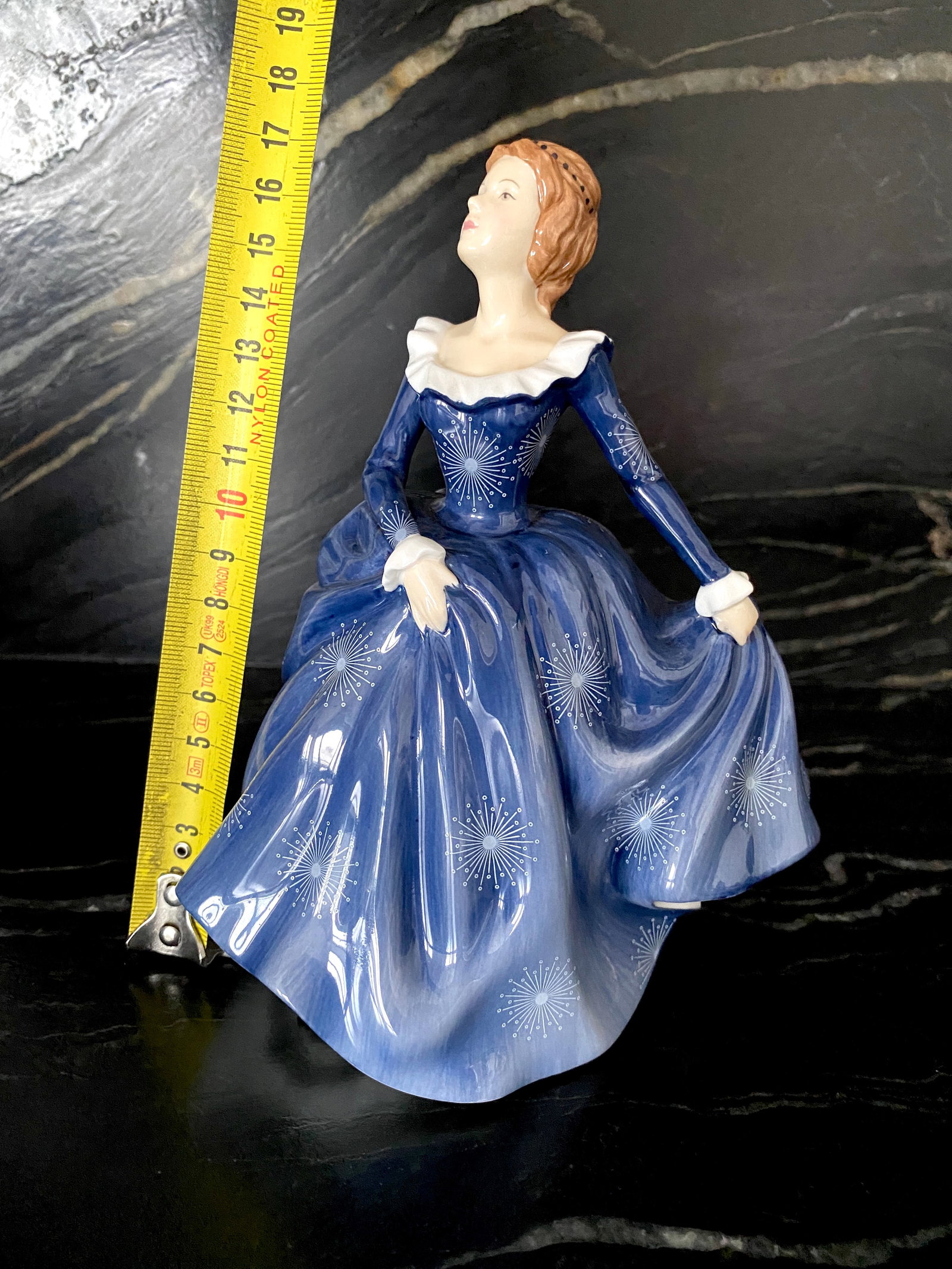 Royal Doulton figure Fragrance HN4931 Petites - 9