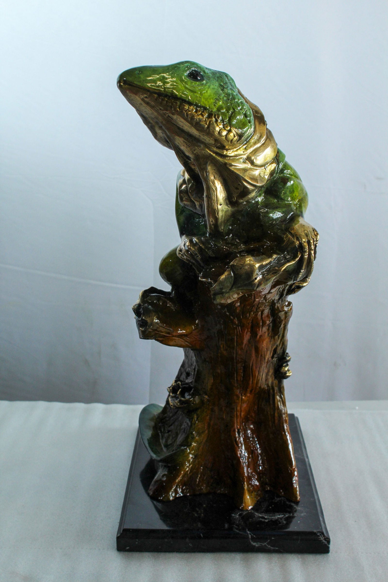 Bronze Iguana Statue -Vibrant Indoor/Outdoor Wildlife Sculpture, Wax Casting with Green & Gold - 7