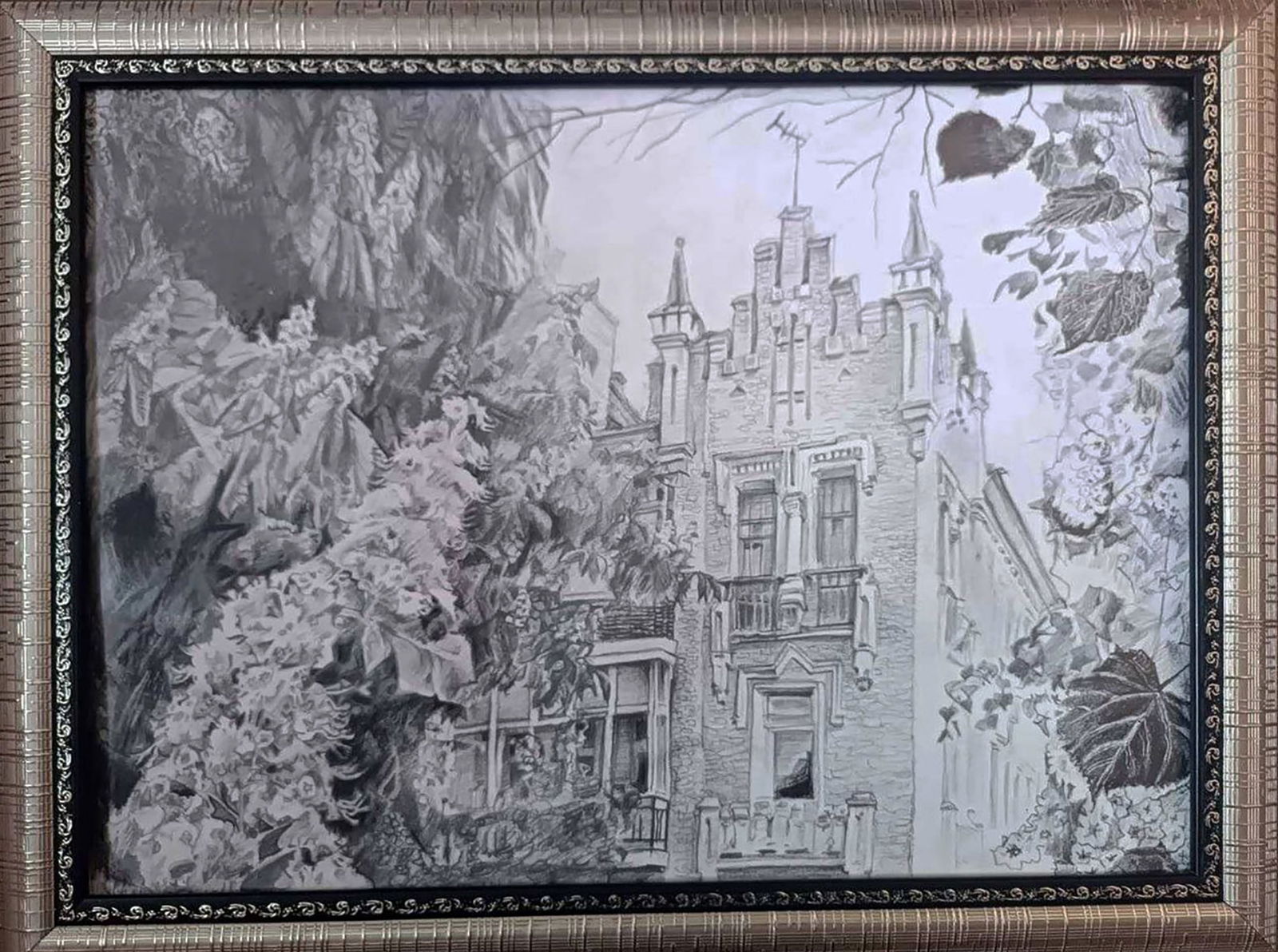 Pencil painting Spring in front of the mansion Elena Yurko: Title: Pencil painting Spring in front of the mansion Elena Yurko Description: 3YURK Painter: Elena Yurko Size: 30?40 cm/11.81x15.74 inches Components: pencil, paper Original painting CONDITION: excel