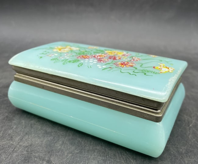 Vintage Mid Century Vanity Box Plastic Hong Kong Hinged Brass Painted Flowers: DescriptionDate/Period: approx 1950'sDimension: approx 2" tall lid down, 4" tall lid up x 4.5" x 3"Material: plasticAdditional Information: Vintage Mid Century Vanity Box Plastic Hong Kong Hinged Bras