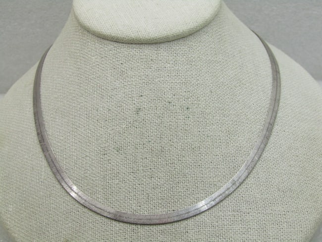 Vintage Sterling Silver 4.5mm Herringbone Necklace, 18", 7.81 grams.: DescriptionVintage Sterling Silver 4.5mm Herringbone Necklace, 18", 7.81 grams. It is signed FAS, Italy and .925, It is in good condition with some light wear and tarnish but the tarnish can be polish