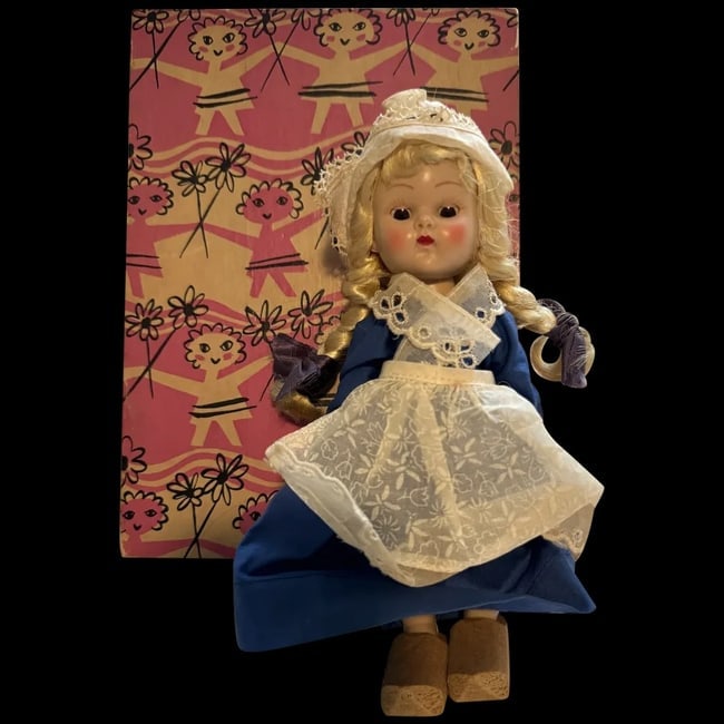Vintage vogue doll Ginny in box dutch girl painted lash strung 1950s: Original stunning near mint 1950s strung Vogue Ginny doll NO ODOR and my home is smoke-free. Please read description and condition of doll and outfit below and look at all of the photos as they are an
